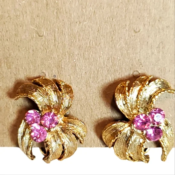 VINTAGE 1950'S HOUSE OF BORELLI GOLD TONE & PINK CRYSTAL STARBURST JEWLERY SET - Picture 3 of 3